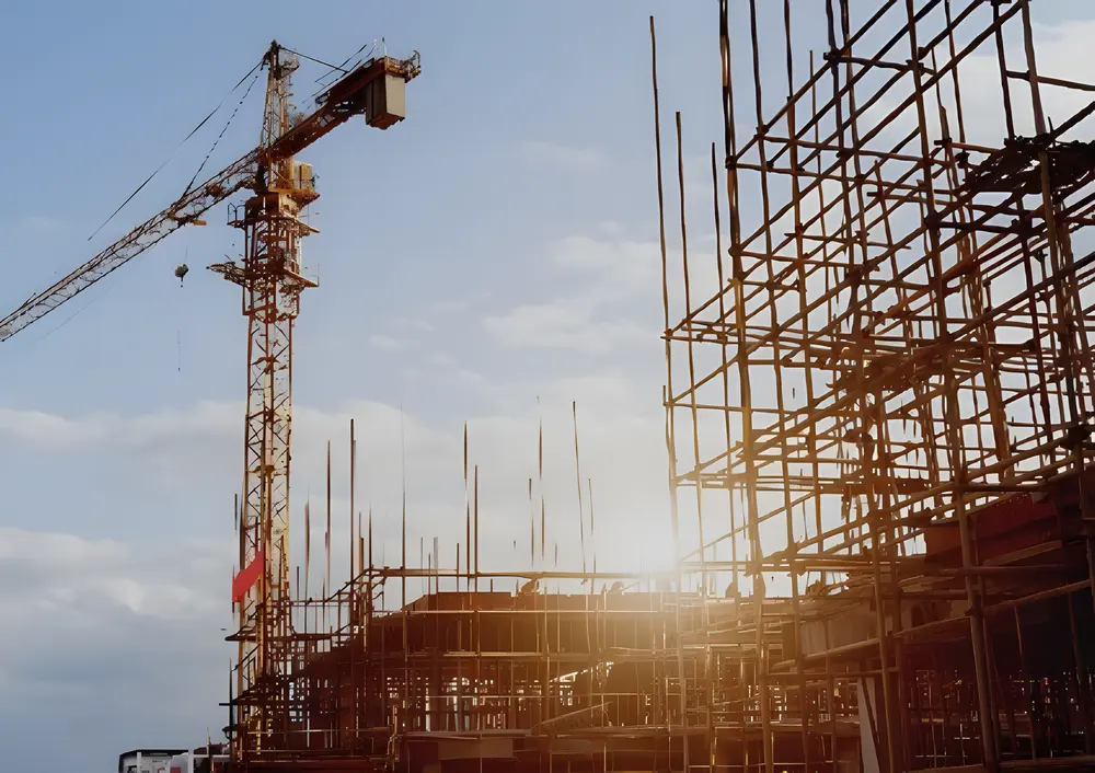 Cantiere con ponteggi